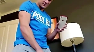 Muscular top fingers and breeds stepbro in front giving bj