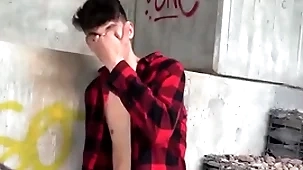 After breaking up with his gf, he goes out to take some fresh air & curvings on his knee to suck a big dick - bigstr