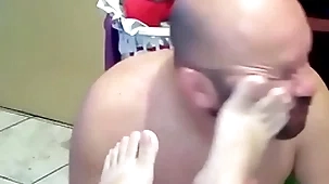 Broder chupando meus pés 2 - foot worshiped gay