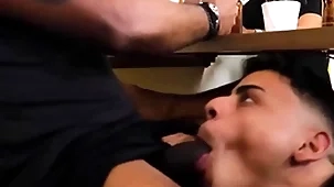 Novinho dando tart amigo do pai escondido