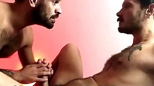 Pimpão fode com força e com muito suor o rabo de fernando brutto - video completo thimbleful red