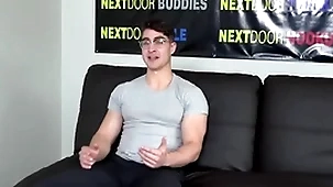 Muscled solo stud with glasses wanks and cums on the hurl