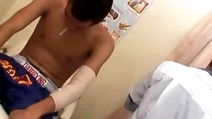 Slim asian barebacked wits doctor for jizz probe exam